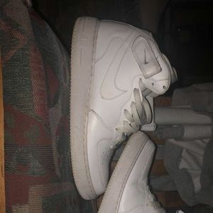 Triple white mid Air Force one
